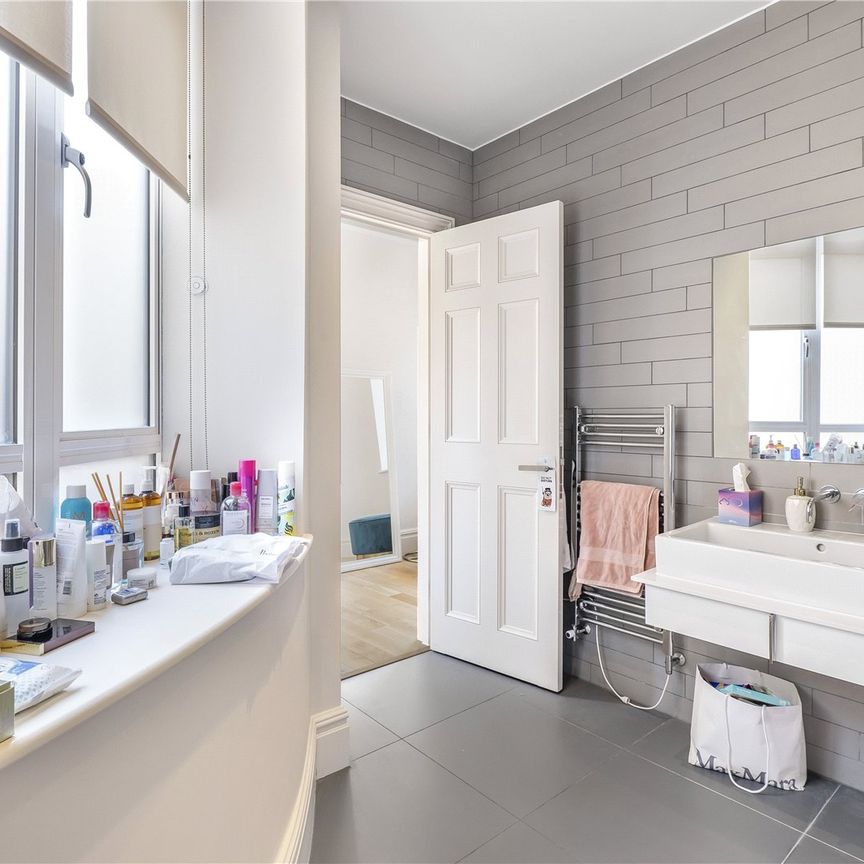 Devereux Court, London, WC2R 3JJ - Photo 1