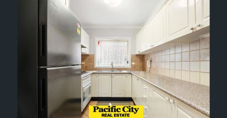 Beautiful Freestanding Townhouse Offering Space, Comfort & Convenience - Photo 5