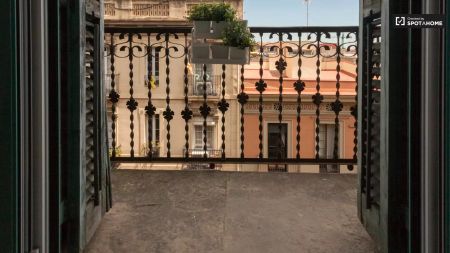 Cosy room for rent in 9-bedroom apartment in Gracia - Photo 2