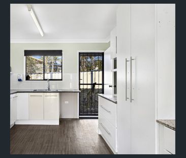 Spacious 4 bedroom home with dual living space - Photo 5