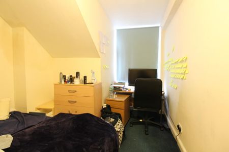 4 bedroom flat to rent - Photo 4