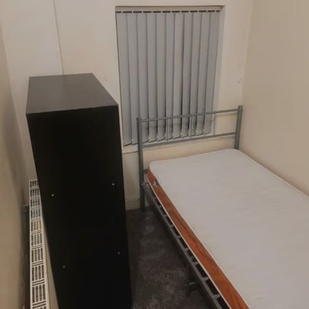 Room in a Shared House, Eva Road, B18 - Photo 3