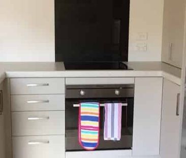 Modern Townhouse - Photo 3