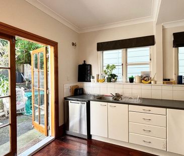 B/4 Rixon Grove, Mount Victoria - Photo 1