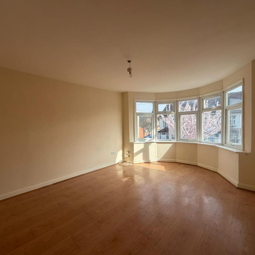 Fairlands Avenue, Thornton Heath CR7, London - Photo 1