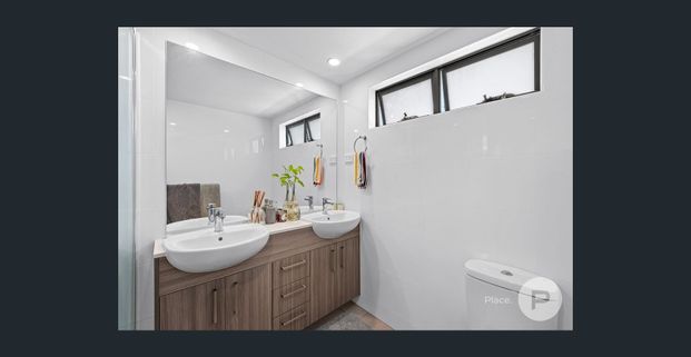 Beautiful Apartment with City Views in the Heart of Windsor. - Photo 1