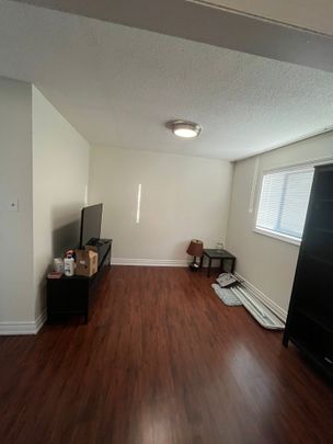 For Lease - 327 Evergreen Crescent Unit# Main, Oakville, Ontario - Photo 1