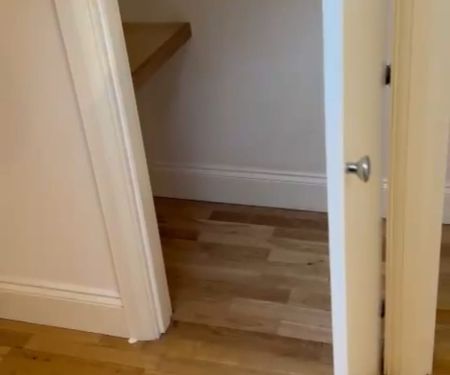 A luxury house Available at Burnley Road NW10 1EH London - Photo 4