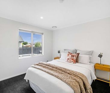 Executive Four Bedroom Family Home! - Photo 5