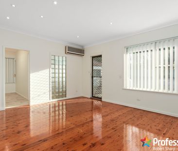 CLOSE TO SHOPPING CENTRE - Photo 2