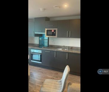 2 bedroom flat to rent - Photo 4