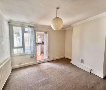 Queens Road, Farnborough, GU14 - Photo 2