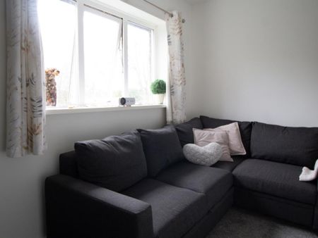 3 bedroom terraced house to rent - Photo 3