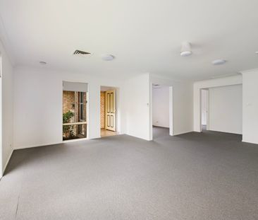 Peaceful 3 Bedroom Villa in Prime Killarney Vale Location - Photo 5