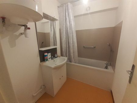 Appartement 1 pièces 28m2 MARSEILLE 6EME 536 euros - Photo 2