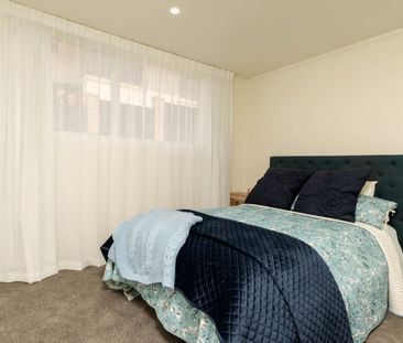 Stunning Family House At West Harbour - Photo 5