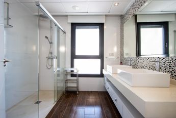 REF.7729 — Luxury Villa with Private Pool 500 Metres from the Sea