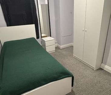 Room, 17 Dunvegan Street, Belfast, BT6 8GE - Photo 1