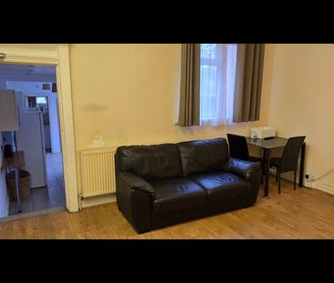 5 Bed Terraced House, Station Road, B14 - Photo 2