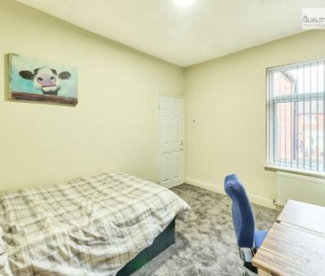 4 bedroom terraced house to rent - Photo 2