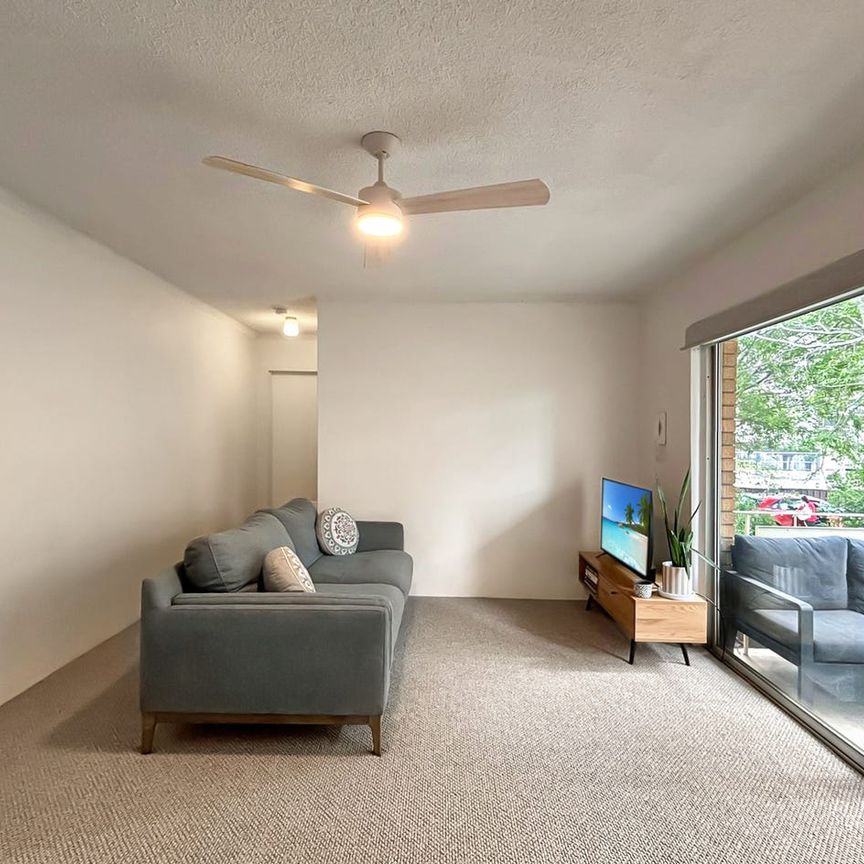 Spacious, private apartment in prime location - Photo 1