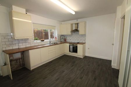 2 bedroom terraced house to rent - Photo 5