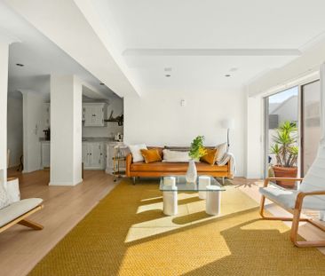 Bondi Pacific -Beachside Pad | Fully Furnished - Photo 2