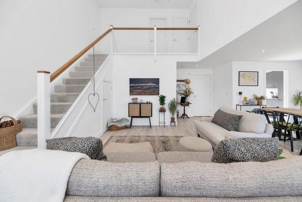 4 bedroom semi-detached house to rent - Photo 1