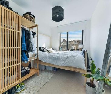 Hawthorne Crescent, Greenwich, London, SE10 - Photo 6