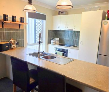 Modern Family Home - Photo 5