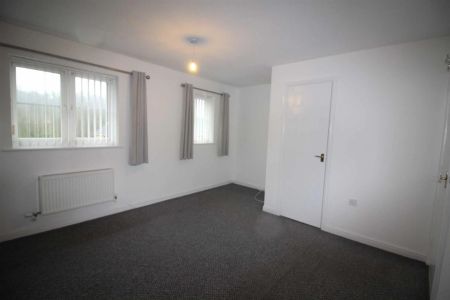 2 Bedroom House - Semi-Detached - Photo 4