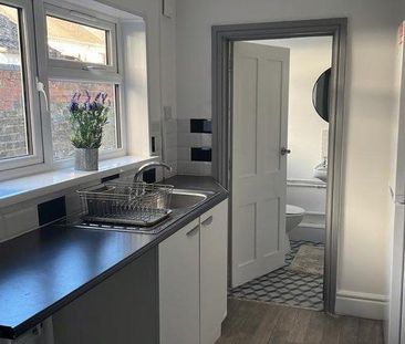 1 bedroom in a house share to rent - Photo 6