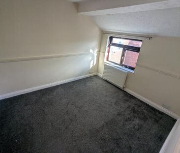 2 bedroom end of terrace house to rent - Photo 3