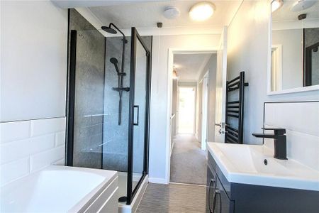 3 bedroom semi-detached house to rent - Photo 2