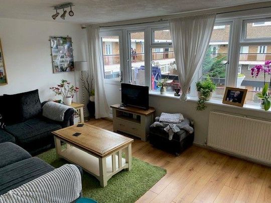 3 bedroom flat to rent - Photo 1