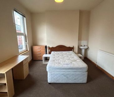 All Bedrooms Upstairs, 5 Westminster Street, Botanic Area ~ Behind ... - Photo 4