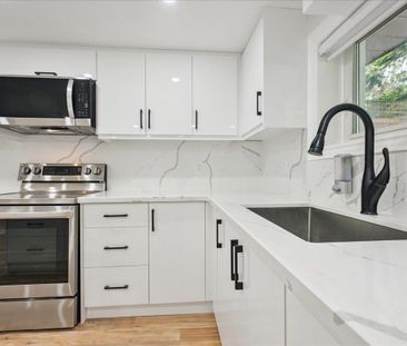 For Lease - 379 Bryant Crescent, Burlington, Ontario - Photo 3