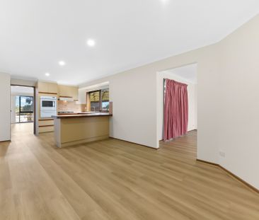 16 Lauren Drive, Hampton Park VIC - Photo 4