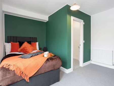 🛏️ Four Fabulous Ensuites on Coventry Road – Brand New & Ready to Impress! - Photo 3
