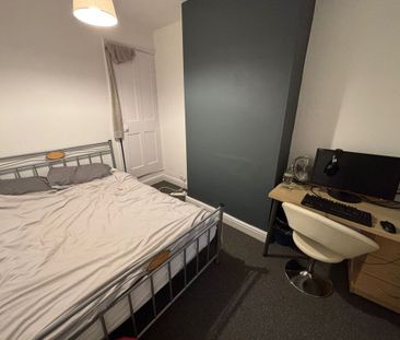 77 Leopold Street -No Deposit & 2 bathroomsLoughborough - Photo 2