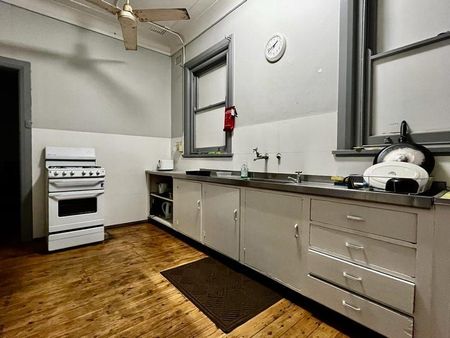 ROOM IN BOARDING HOUSE - Photo 2