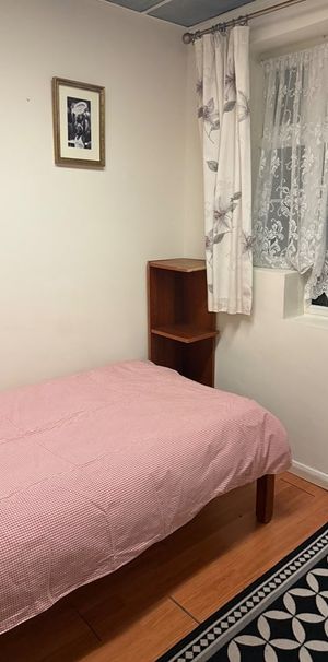 Room in a Shared House, London, W3 - Photo 1