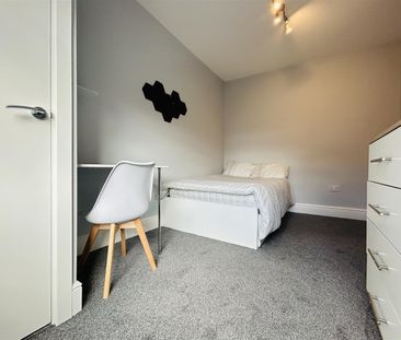 4 bedroom terraced house to rent - Photo 5