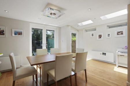 4 bedroom terraced house to rent - Photo 4