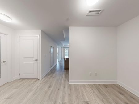 For Lease - 3240 William Coltson Avenue Unit# 428, Oakville, Ontario - Photo 3