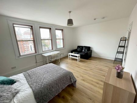 Large Room Available - N4 - Finsbury Park - Photo 3