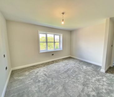 4 bedroom Four Bedroom Detached House to rent - Photo 6