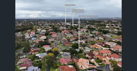 Spacious 5 Bedroom Home in Exclusive Runcorn Pocket - Photo 4