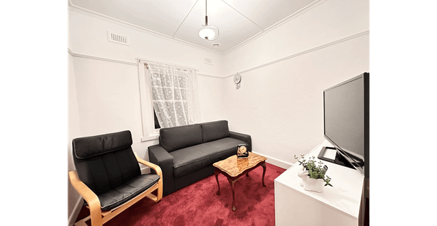 3-BED FULLY FURNISHED VINTAGE ART-DECO STYLE CLASSIC HOUSE IN PRAHRAN. WITH PUBLIC TRANSPORT AT DOORSTEP!! CENTRALLY HEATED+ 2 AIRCONS. LOCATION! - Photo 1