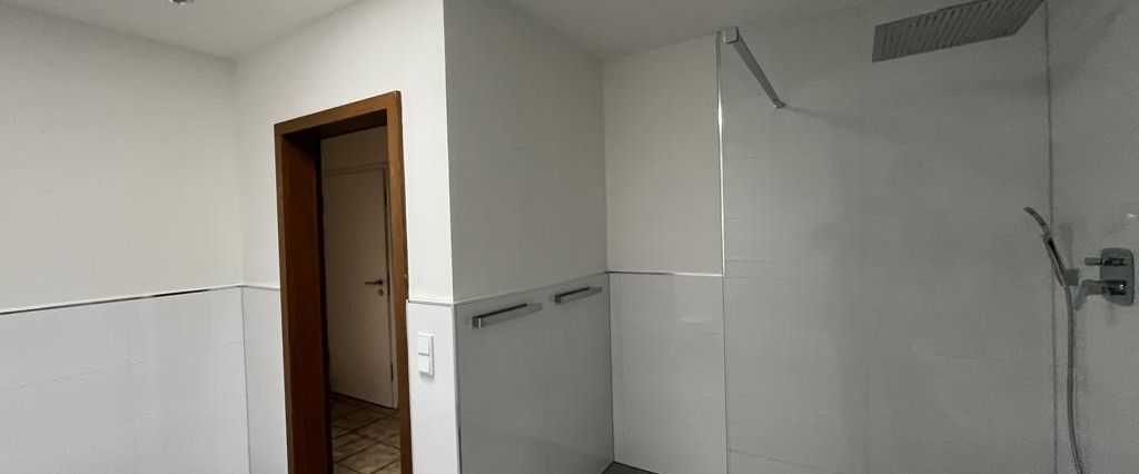 Großzügiges Wohnen auf einer Etage mit neuem, bislang unbenutztem Duschbad - sehr selten zu finden! - Photo 1
